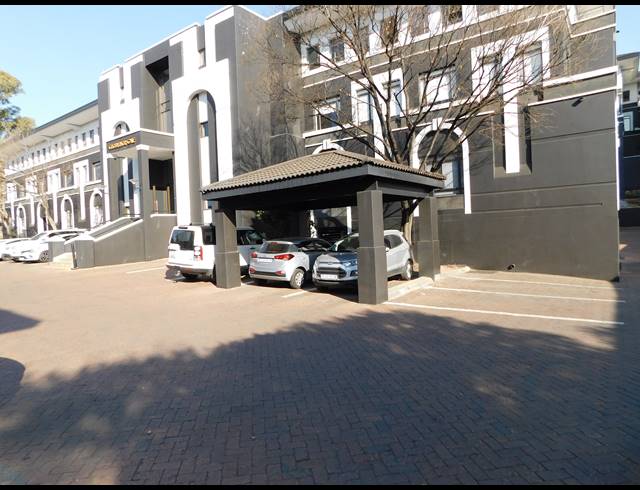 182M² OFFICE TO LET IN HYDE PARK